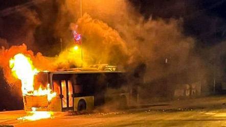 Park halindeki İETT otobüsü alevlere teslim oldu - Gündem