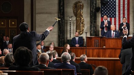 Trump'a ilk Kongre konuşmasında büyük şok! Hemen salondan çıkarıldı - dunya