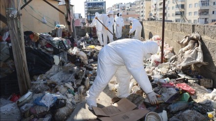 Mersin'de bir evden 10 ton çöp çıktı! Kamyonlarla taşındı - Gündem