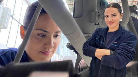 Oto tamirhanesinde gören şaşkına dönüyor!