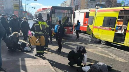 Kazan'da can pazarı yaşandı! Taksi sürücüsü otobüs durağına çarptı - gundem