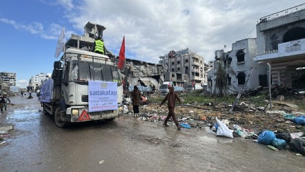 Sadakataşı Gazze’ye yardım konvoyu ulaştırdı - Yaşam