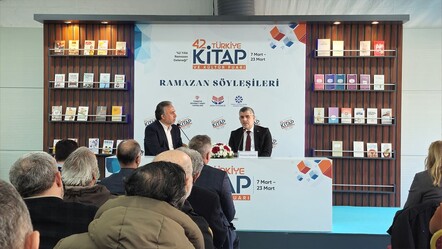 42 yıllık kitap fuarı geleneği! Ramazan buluşması Fatih Camii’nde devam ediyor - haberler