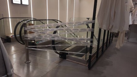 AVM'de korkunç kaza! Yürüyen merdiven boşluğundan düştü - gundem