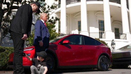 Trump, Musk'ın zoruyla reklam mı yaptı? Tesla krizini kurtarmak için yeni senaryolar gündemde! - Dünya