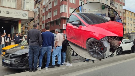 Esenler'de 6 araç 1 motosiklet birbirine girdi, halk bölgede toplandı! Yaralılar var - Yaşam