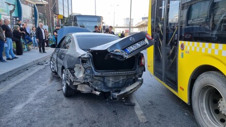 Avcılar'da iftar saati feci kaza! İETT otobüsüne çarpan otomobilde yaralılar var - gundem