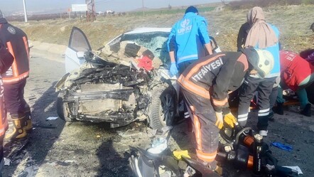 Malatya'da kahreden kaza: Tıra çarpan otomobilde aynı aileden 3 kişi öldü - gundem