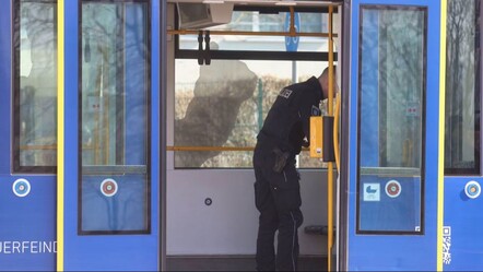 Almanya'da vahşet! Tramvayda kadının üzerine sıvı döküp yaktılar - dunya