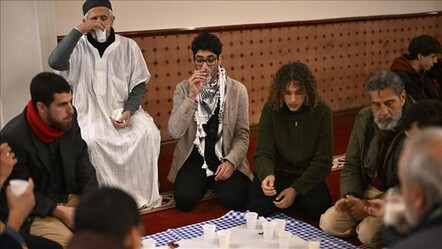 Montero ramazanda Müslüman oldu! Granada Ulu Camii'nden ayrılamıyor - dunya