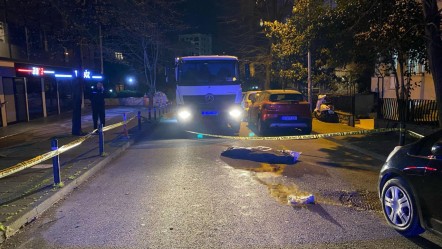 Kadıköy'de yaşlı kadın çöp kamyonunun altında kaldı - Gündem