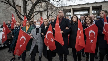 CHP'li vekillerden Meclis'ten genel merkeze İmamoğlu yürüyüşü - Gündem