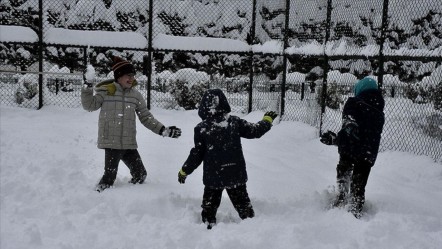 İstanbul'da okullar tatil mi? 20-21 Mart kar tatili açıklaması merakla bekleniyor! - Haberler