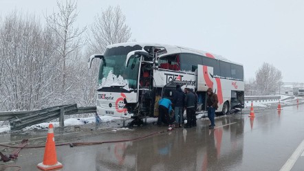 Sivas'ta 2 yolcu otobüsü çarpıştı! Yaralılar var - Gündem