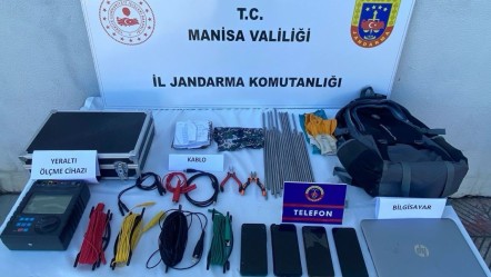 Manisa'da kaçak kazıya baskın! 4 kişi tam teçhizatlı yakalandı - Yaşam