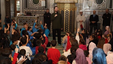 YouTuber Sertaç Abi çocukları camiye doldurdu: Babamla ilk saftayım! - haberler