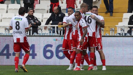 Sivasspor Adana Demirspor'u 5 golle geçti - spor