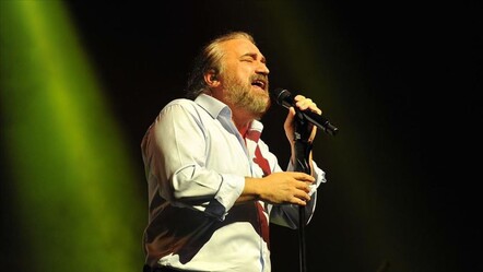 Konser sırasında kalp krizi geçiren Volkan Konak hayatını kaybetti - magazin