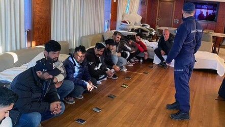 Yunanistan'a kaçarken yakalandılar! Ticari yattan düzensiz göçmen çıktı - 3-sayfa