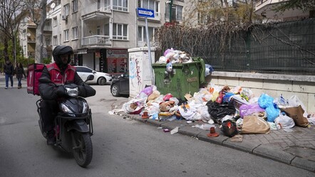 CHP'li Belediye çuvalladı, işçiler iş yavaşlattı: Başkentin göbeğinde çöp dağları oluştu! - gundem
