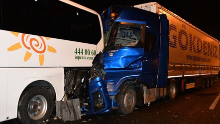 Bilecik'te kaza! Tır tur otobüsüne çarptı, çok sayıda yaralı var - 3-sayfa