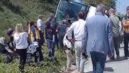Bursa-Yalova karayolunda yolcu otobüsü devrildi! Çok sayıda yaralı var - 3-sayfa