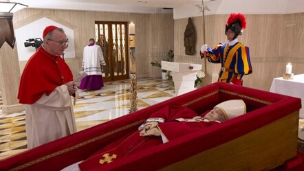 Papa Francis’in açık tabut görüntüleri yayınlandı! - dunya