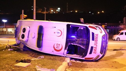 Çanakkale'de ambulans ve otomobil çarpıştı: Çok sayıda yaralı var - 3. Sayfa