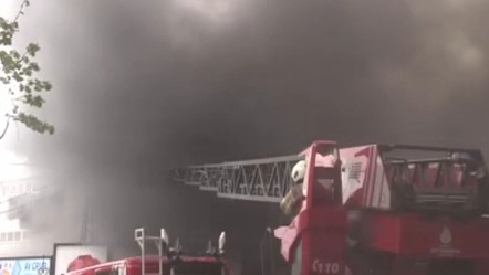 Sancaktepe'de sıcak saatler! Fabrika alev alev yanıyor, çok sayıda ekip olay yerinde - 3. Sayfa