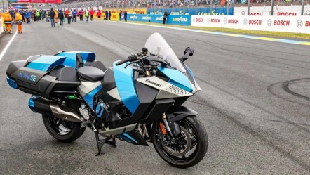 Egzozdan su buharı çıkıyor: Kawasaki'den hidrojenli motosiklet hamlesi! - T-Otomobil