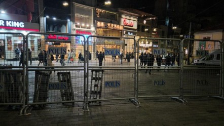 İstanbul’da 1 Mayıs sebebi ile bazı yollar trafiğe kapatıldı! Çok sayıda polis konuşlandı - Gündem