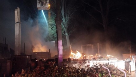 Şile'de gece yarısı yangın paniği! Restoran alev aldı, çok sayıda ekip müdahale etti - Gündem