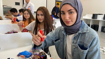 Bu okul çok farklı! Mezun olan işsiz kalmıyor - Ekonomi