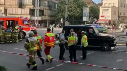 Stuttgart'ta araç kalabalığın içine daldı! Çok sayıda yaralı var - Dünya