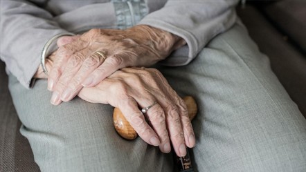 Emekli maaşı ve yaşlı bakım sigortası bir arada! Yaşlı bakım sigortası kimleri kapsıyor? - Haberler