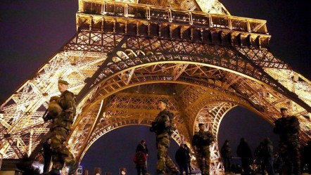 Fransa'da "yüksek terör" tehdidi! Paris'te Büyükelçiliğin telefon hatları çöktü - Dünya