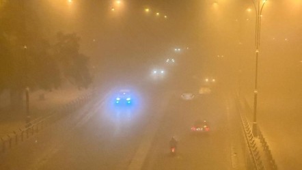 Komşu ülkede kum fırtınası başladı! 94 kişi boğuluyordu - Dünya
