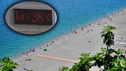 Termometreler 28 dereceyi gösterdi! Mayısın ilk haftasında denize giriyorlar - Yaşam