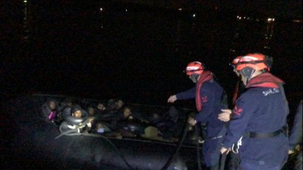 Çeşme açıklarında 5'i çocuk 48 göçmen yakalandı - 3. Sayfa