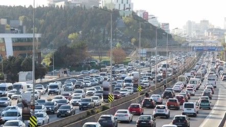 İstanbul’un sıkışık trafiği yılda 7 milyar $'a patlıyor! Her bir kişi trafikte 105 saat fazla bekliyor  - Gündem