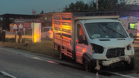 Kamyonet, ticari aracı biçti! Korkunç kazada yaralılar var - 3. Sayfa