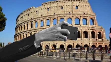 Selfie çekmek için canından oluyordu! Facianın eşiğinden döndü - Dünya