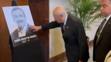 Bahçeli'den taziye ziyaretinde dikkat çeken hareket! Herkes o ana kilitlendi - Gündem