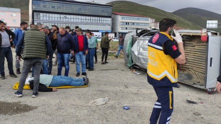 Bingöl'deki trafik kazasında can pazarı! Çok sayıda yaralı var - 3. Sayfa