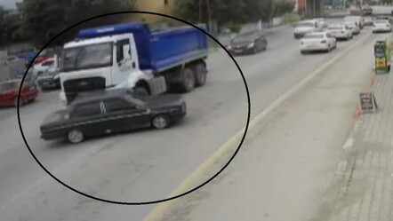 Kamyonun kör noktasına geldi: Oyuncak araba gibi metrelerce sürüklendi - 3-sayfa