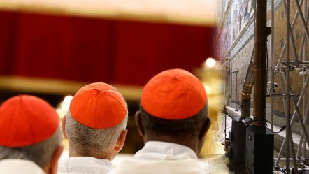Kardinaller toplandı, yeni Papa seçiliyor! Gözler şapelin bacasında dikiliyor - Dünya