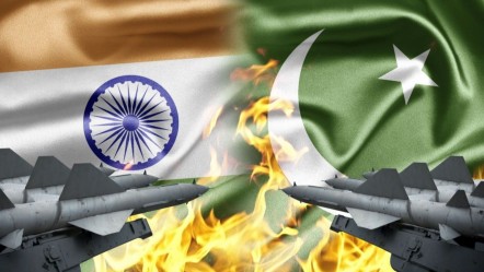 Pakistan Savunma Bakanı bizzat açıkladı: Nükleer savaş her an başlayabilir - Dünya