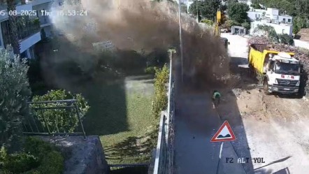 Bodrum'da isale hattı patladı, metrelerce yükselen suyla evleri su bastı - Gündem