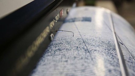 İran'da 5 büyüklüğünde deprem oldu - Dünya