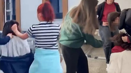 Liseli kıza dehşeti yaşattılar! Okulda korkunç görüntüler - 3. Sayfa